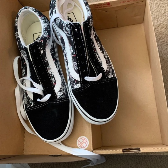 Vans - Picture 2 of 4